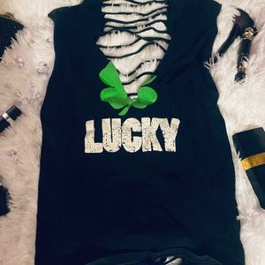 LUCKY ripped cut off tee